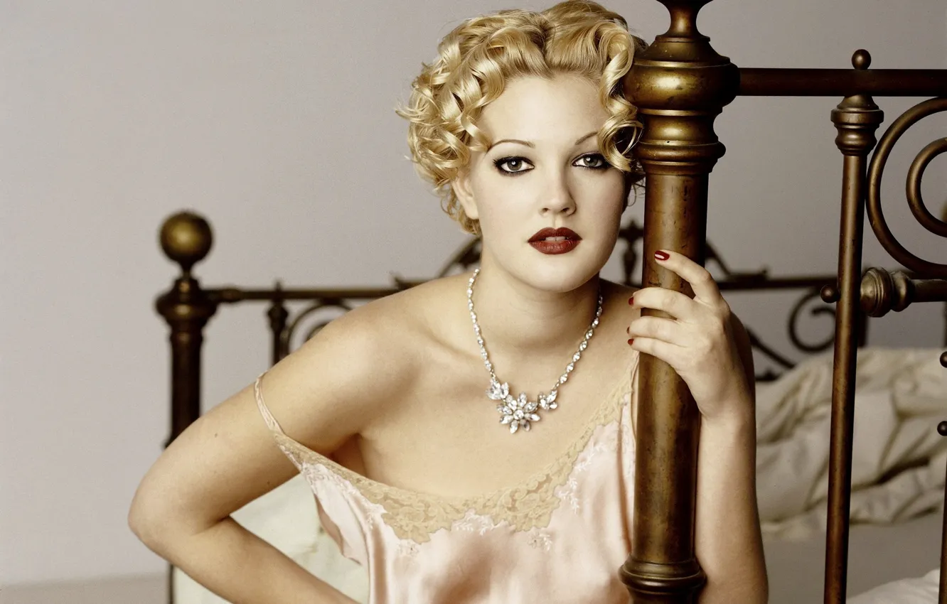Photo wallpaper necklace, Drew Barrymore, Drew Barrymore