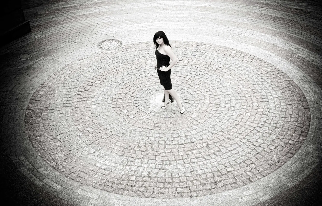 Photo wallpaper girl, circles, tile, brunette, area, shoes, black and white, legs