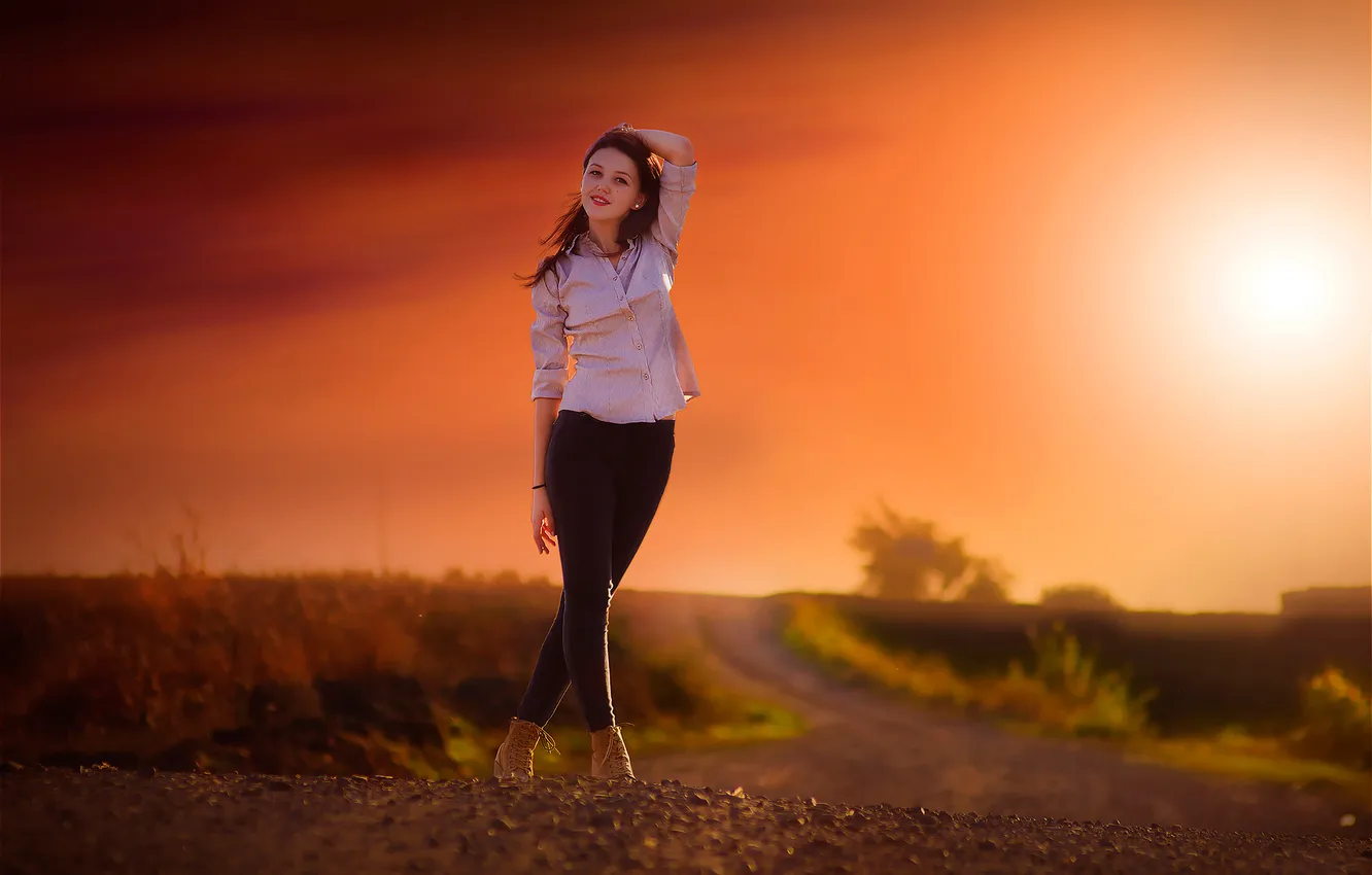 Photo wallpaper the sun, smile, horizon, shirt, young, beauty, Vivienne