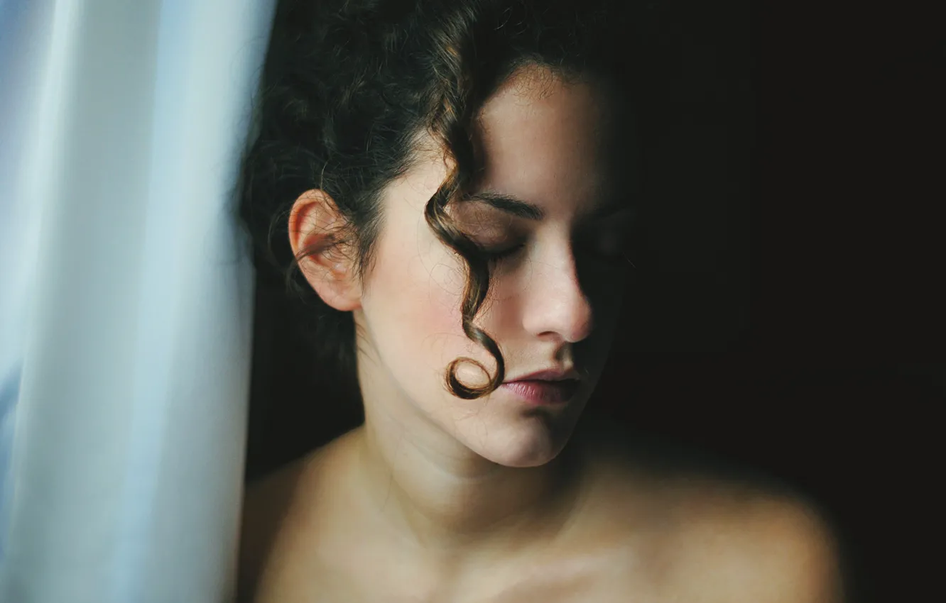 Photo wallpaper girl, portrait, Curl