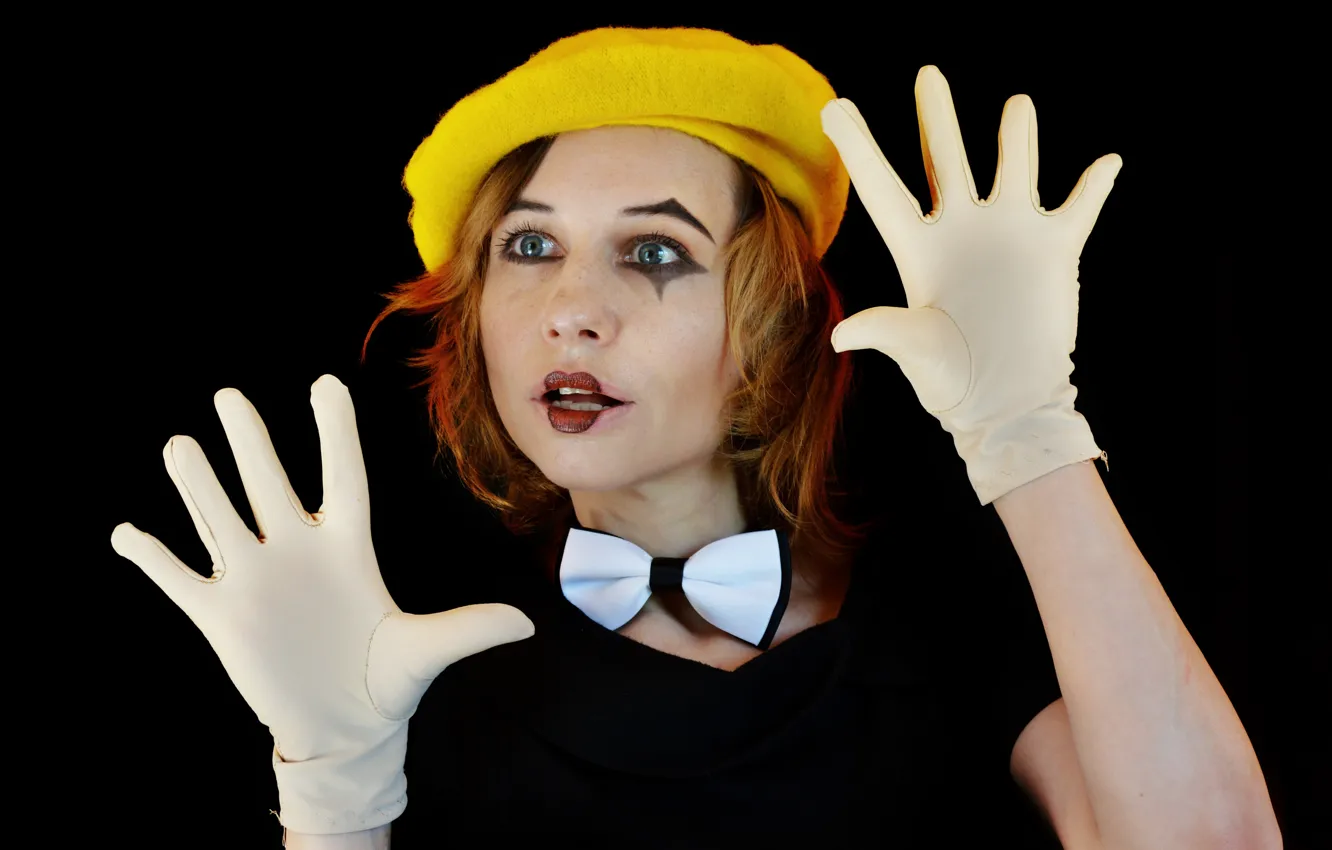 Photo wallpaper butterfly, clown, gloves, takes, MIM, the dark background, paint, Victoria Borodinova