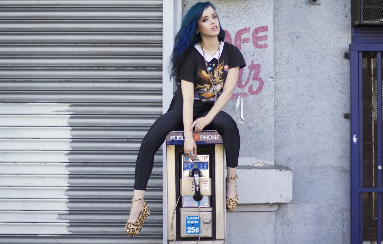 Photo wallpaper girl, phone, Dani Artaud