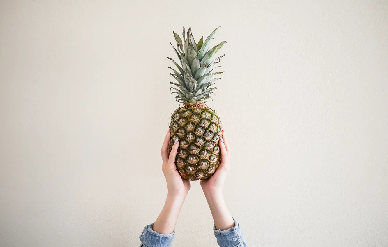 Photo wallpaper wall, hands, pineapple