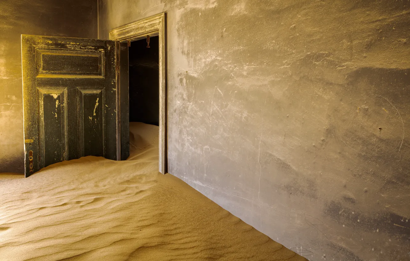 Photo wallpaper sand, room, the door