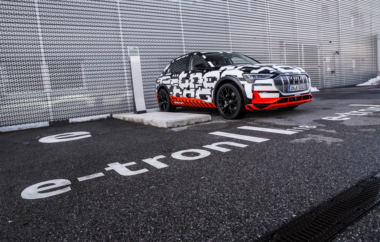 Photo wallpaper asphalt, Audi, Parking, 2018, E-Tron Prototype