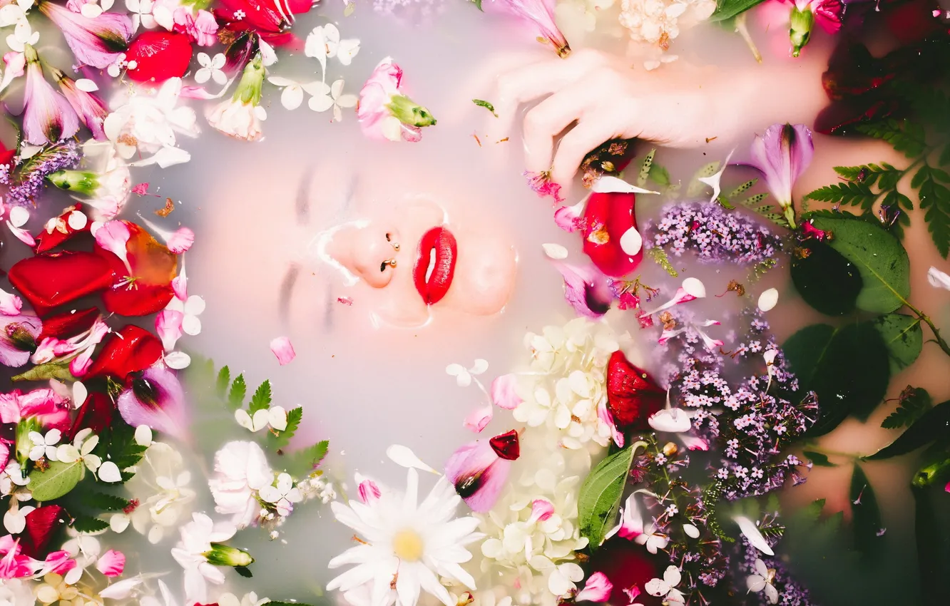 Photo wallpaper water, girl, flowers