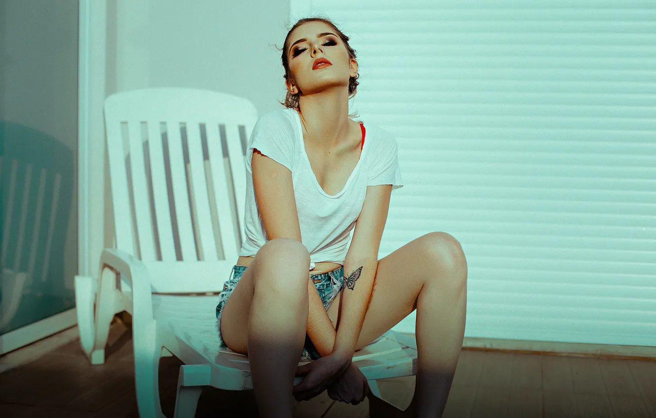 Photo wallpaper the sun, pose, model, shorts, makeup, Mike, figure, tattoo