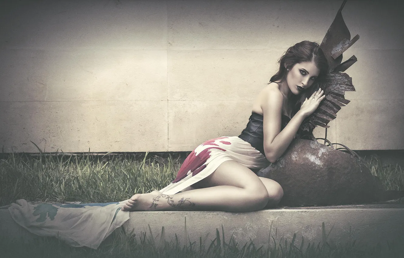 Photo wallpaper grass, wall, makeup, tattoo