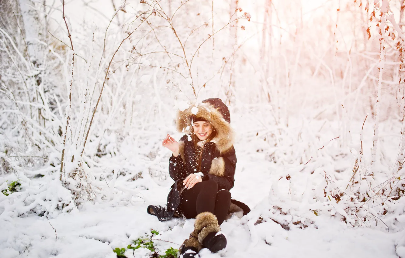Photo wallpaper winter, frost, forest, look, girl, light, snow, joy