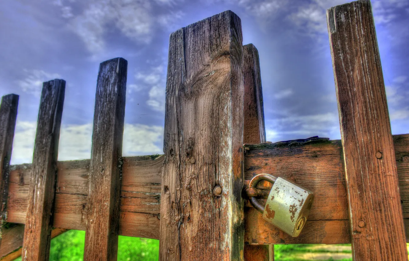 Photo wallpaper grass, sky, wood, fence, lock