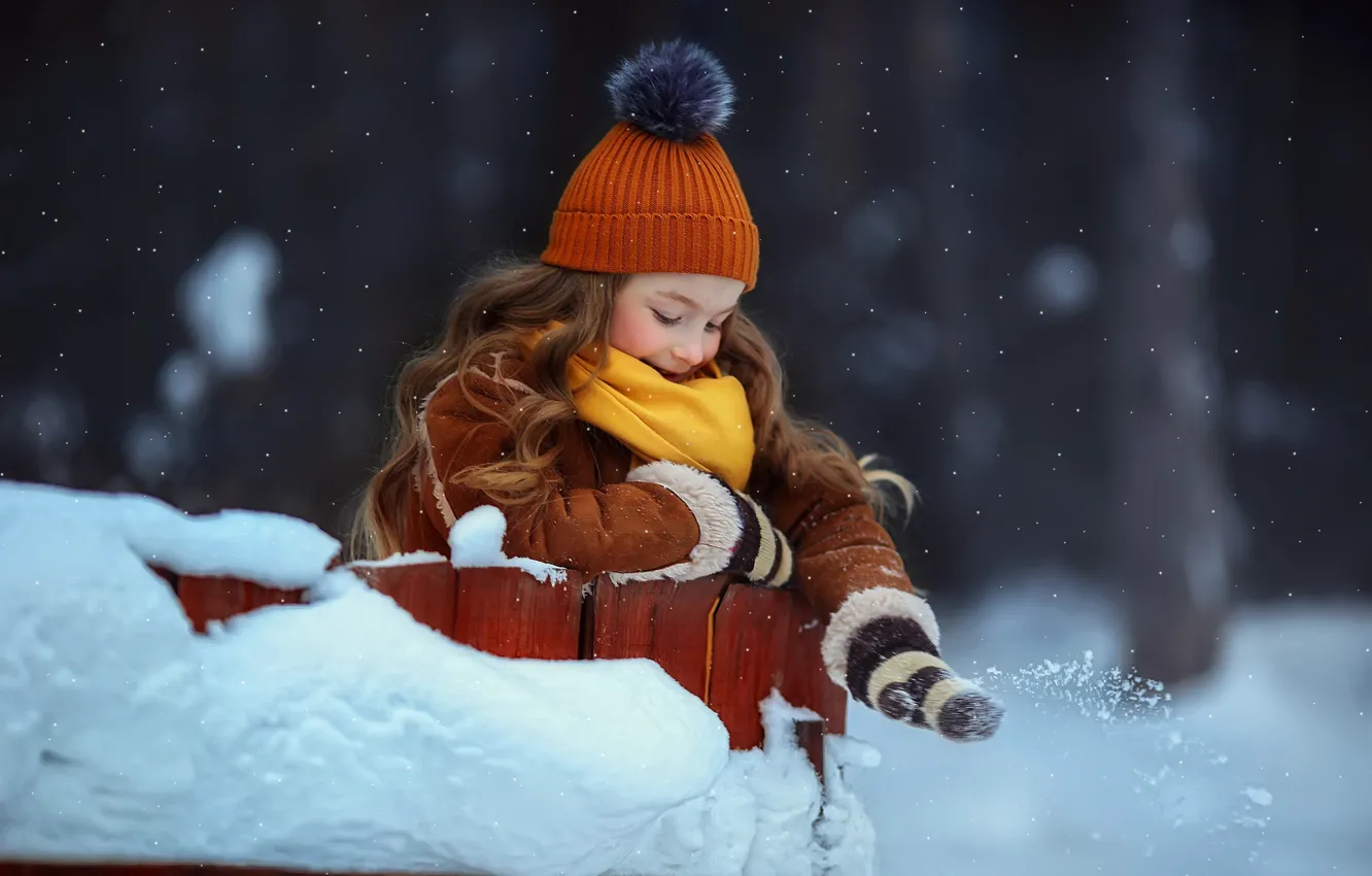 Photo wallpaper winter, snow, mood, girl, cap, Lyubov Pyatovskaya