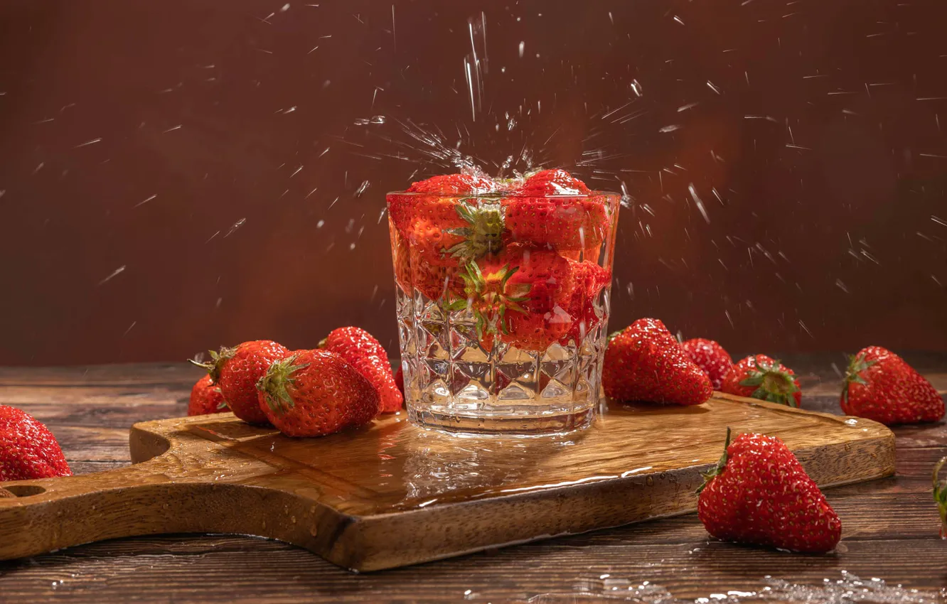 Photo wallpaper glass, water, squirt, red, glass, berries, table, strawberry