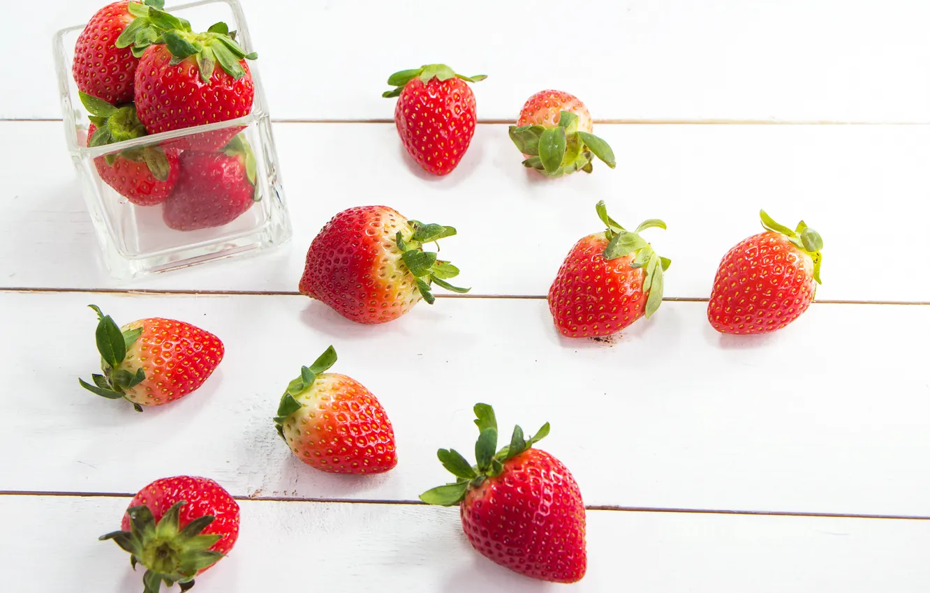 Photo wallpaper red, berries, strawberry, fresh, wood, ripe, sweet, strawberry