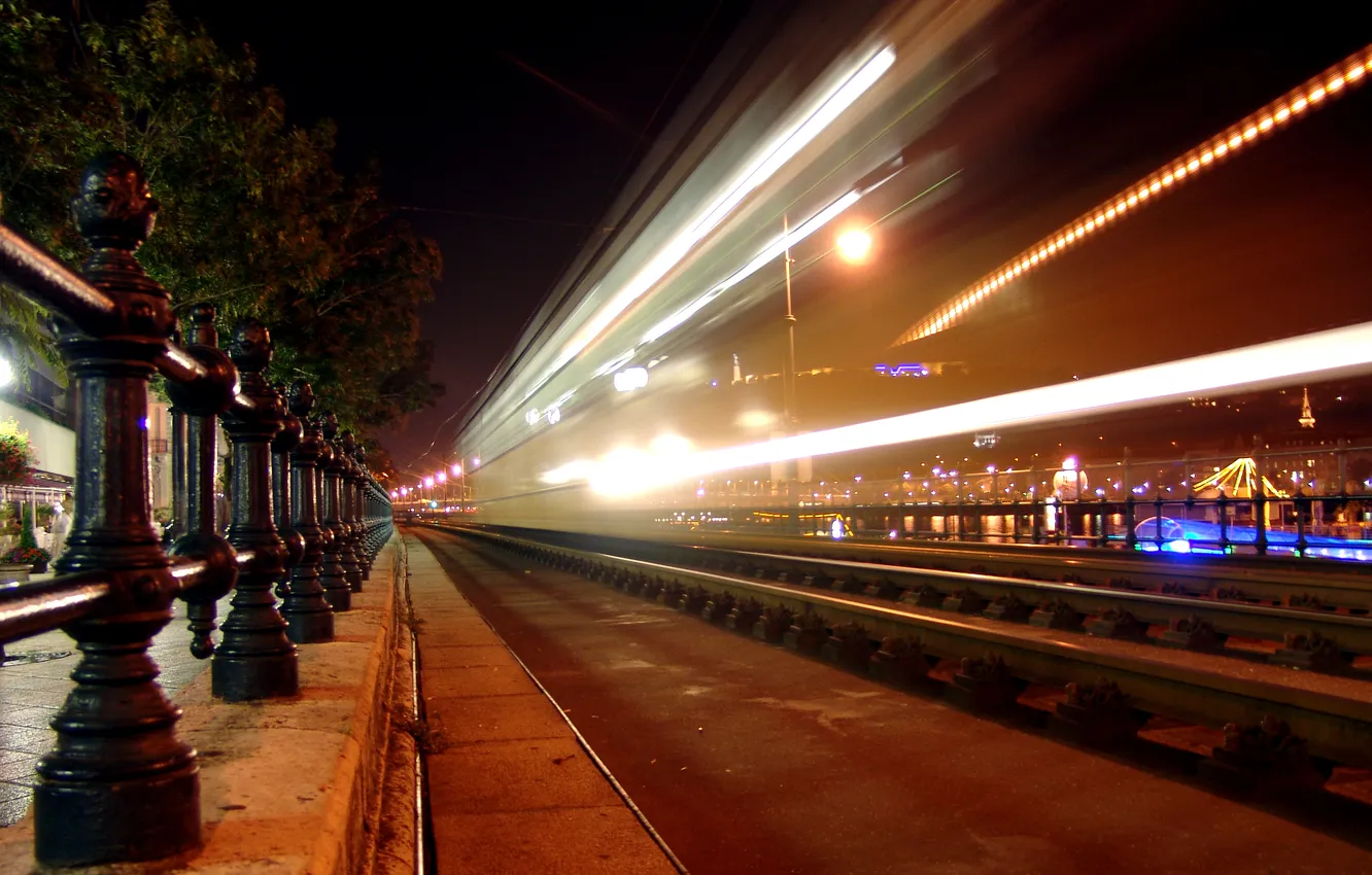 Photo wallpaper train, speed, Budapest, invisible