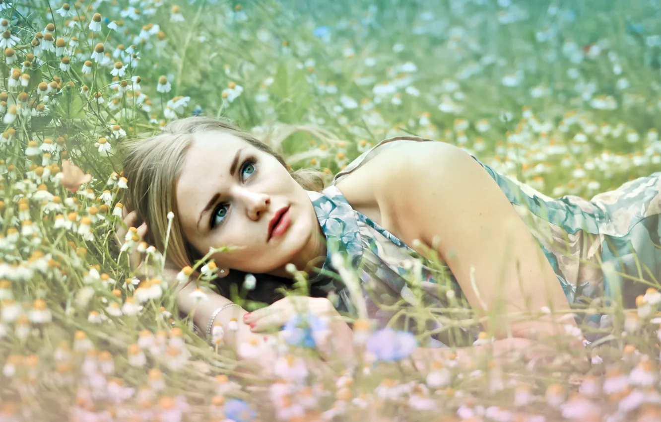 Photo wallpaper field, girl, nature, Filou de Lorijn