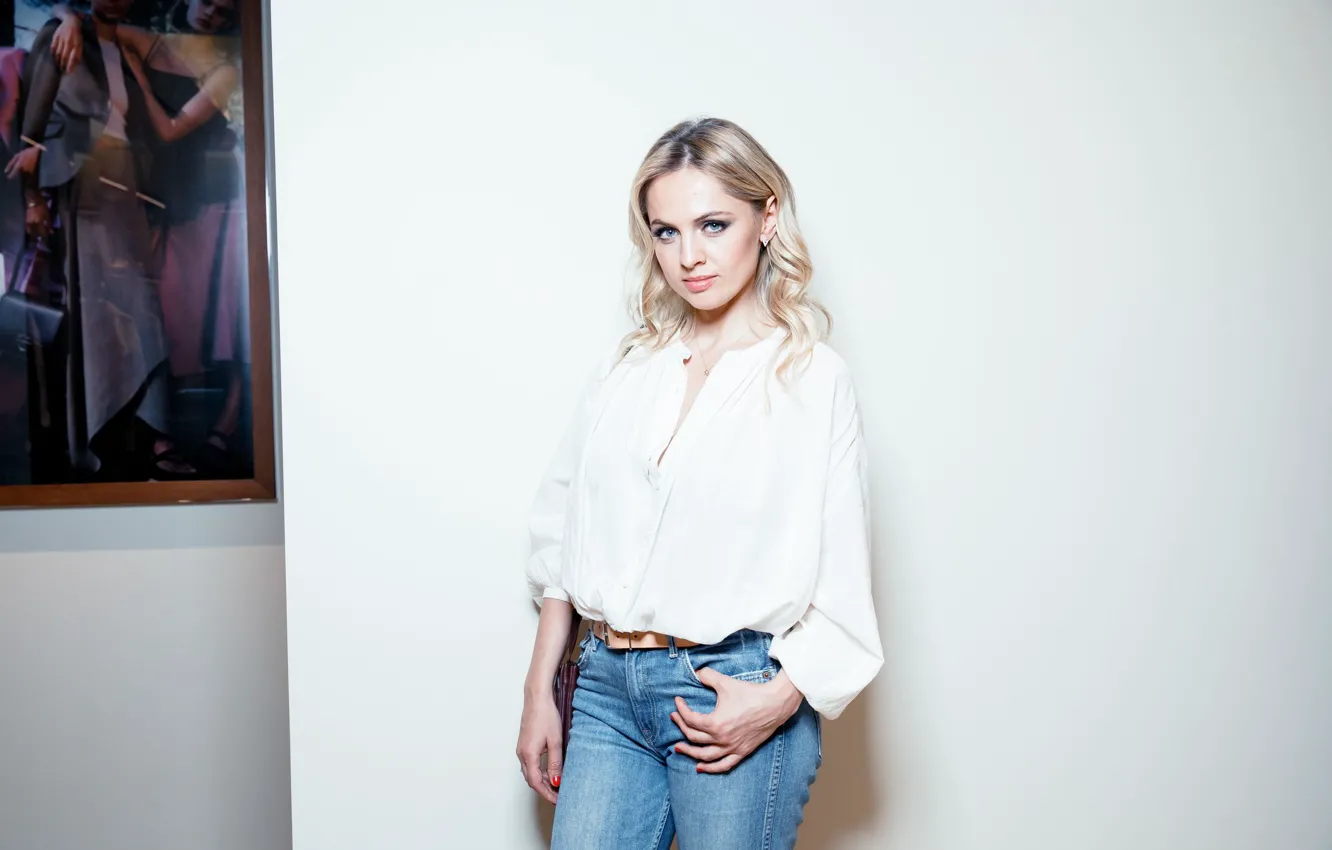 Photo wallpaper look, pose, figure, actress, Yanina Studilina