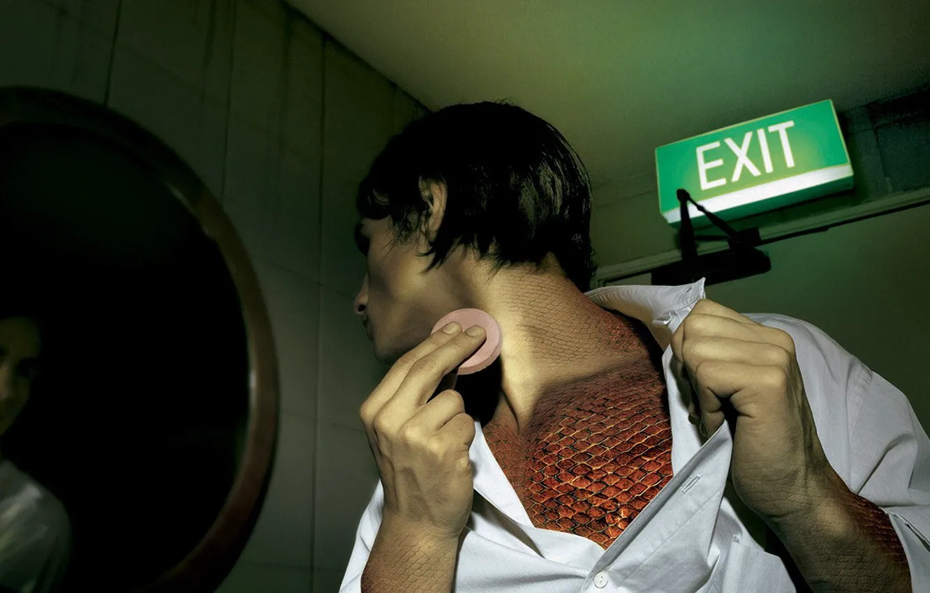 Photo wallpaper people, mirror, lizard