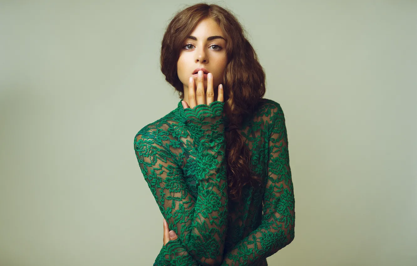 Photo wallpaper girl, face, background, hair, fingers, beauty