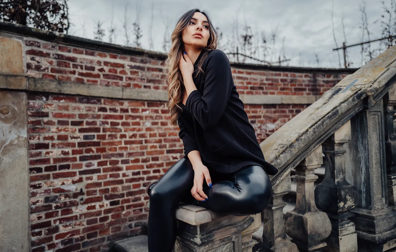 Photo wallpaper girl, pose, wall, ladder, Andreas-Joachim Lins, Sarah Shah