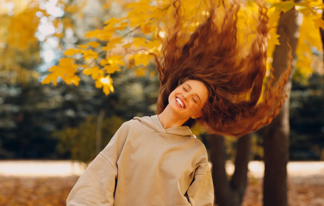 Photo wallpaper autumn, look, girl, light, joy, yellow, nature, pose