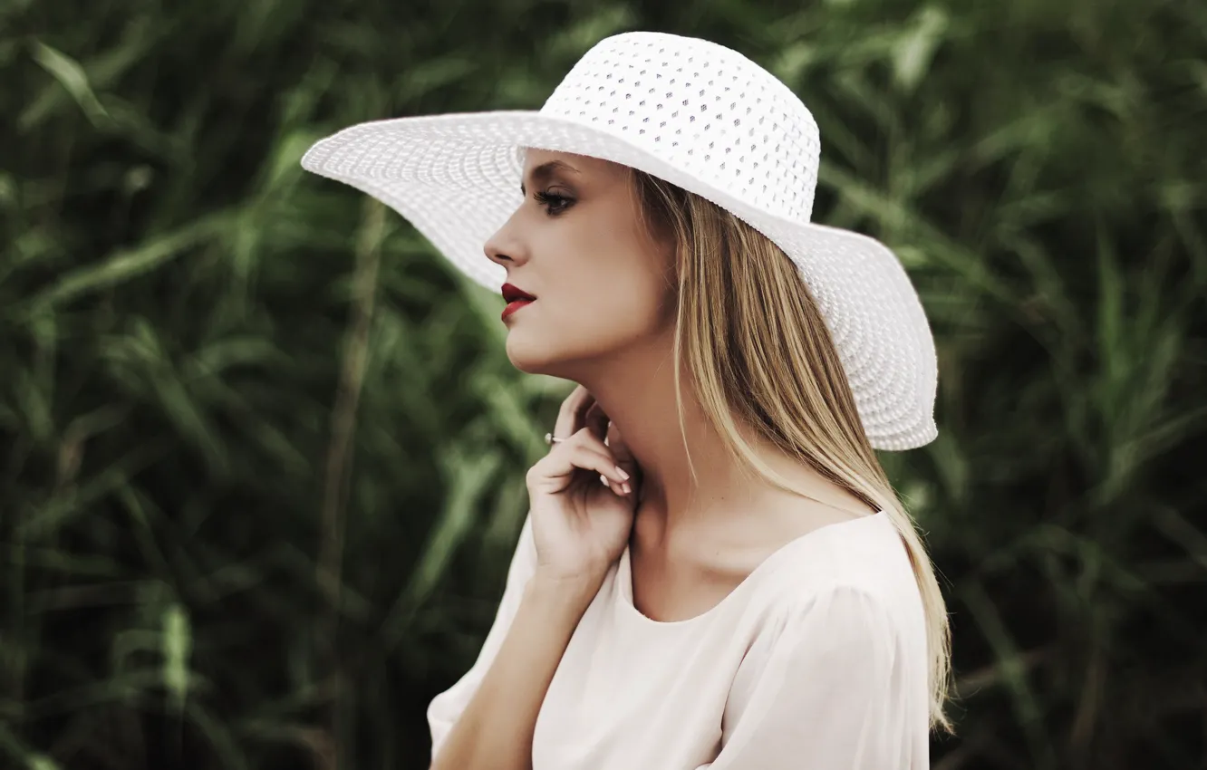 Photo wallpaper white, grass, look, girl, nature, pose, portrait, hat
