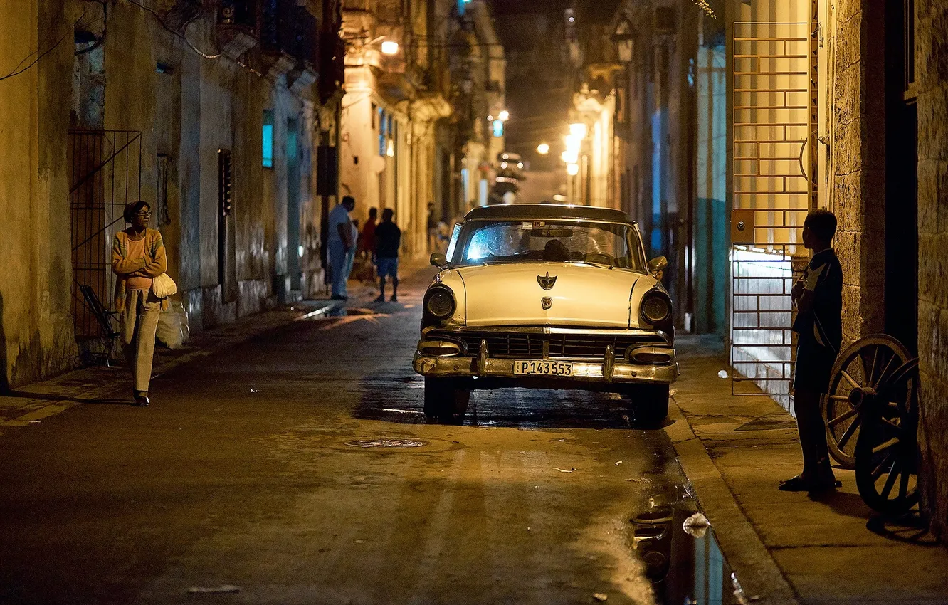 Photo wallpaper machine, street, the evening, Rashid Usmanov