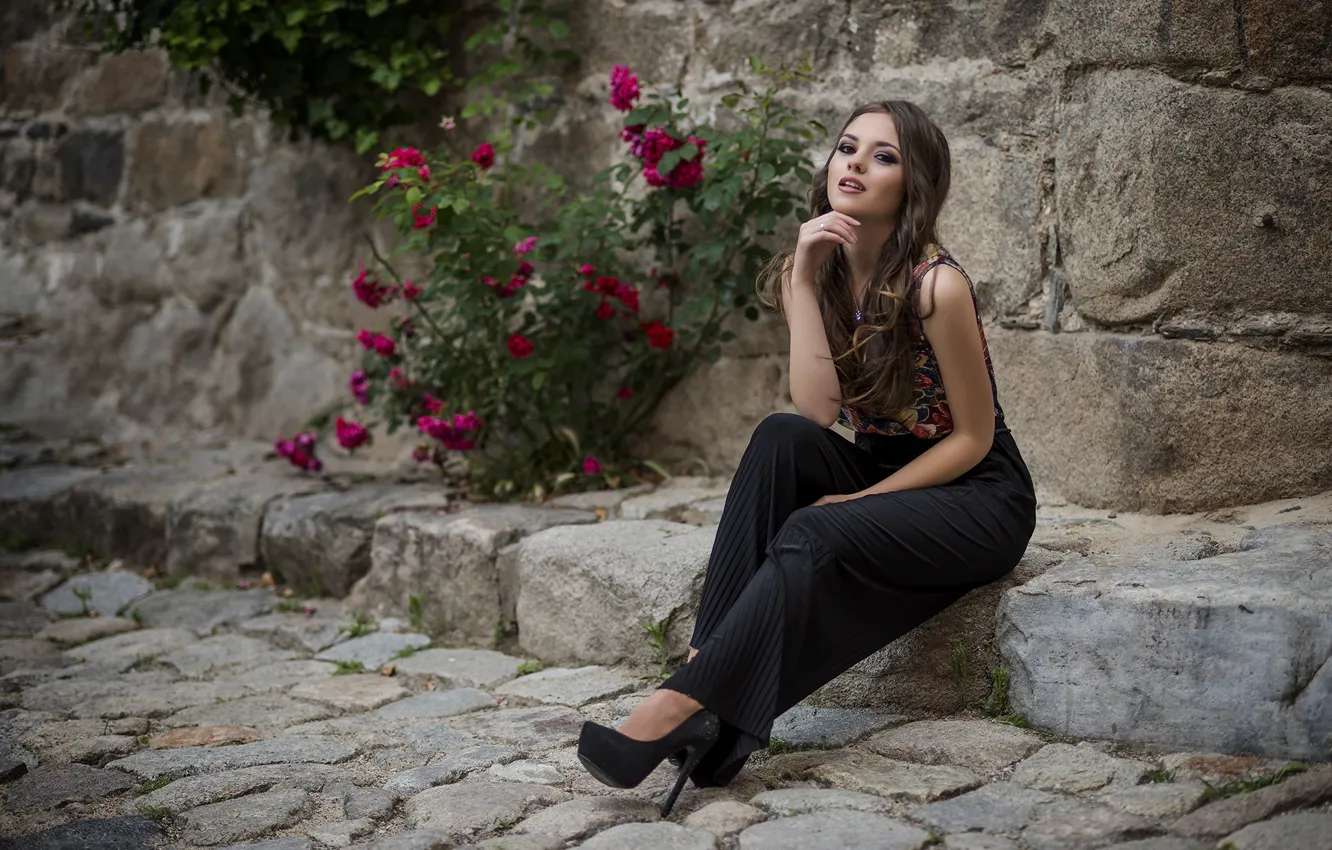 Photo wallpaper girl, flowers, stones, Bush, roses, makeup, shoes, stage