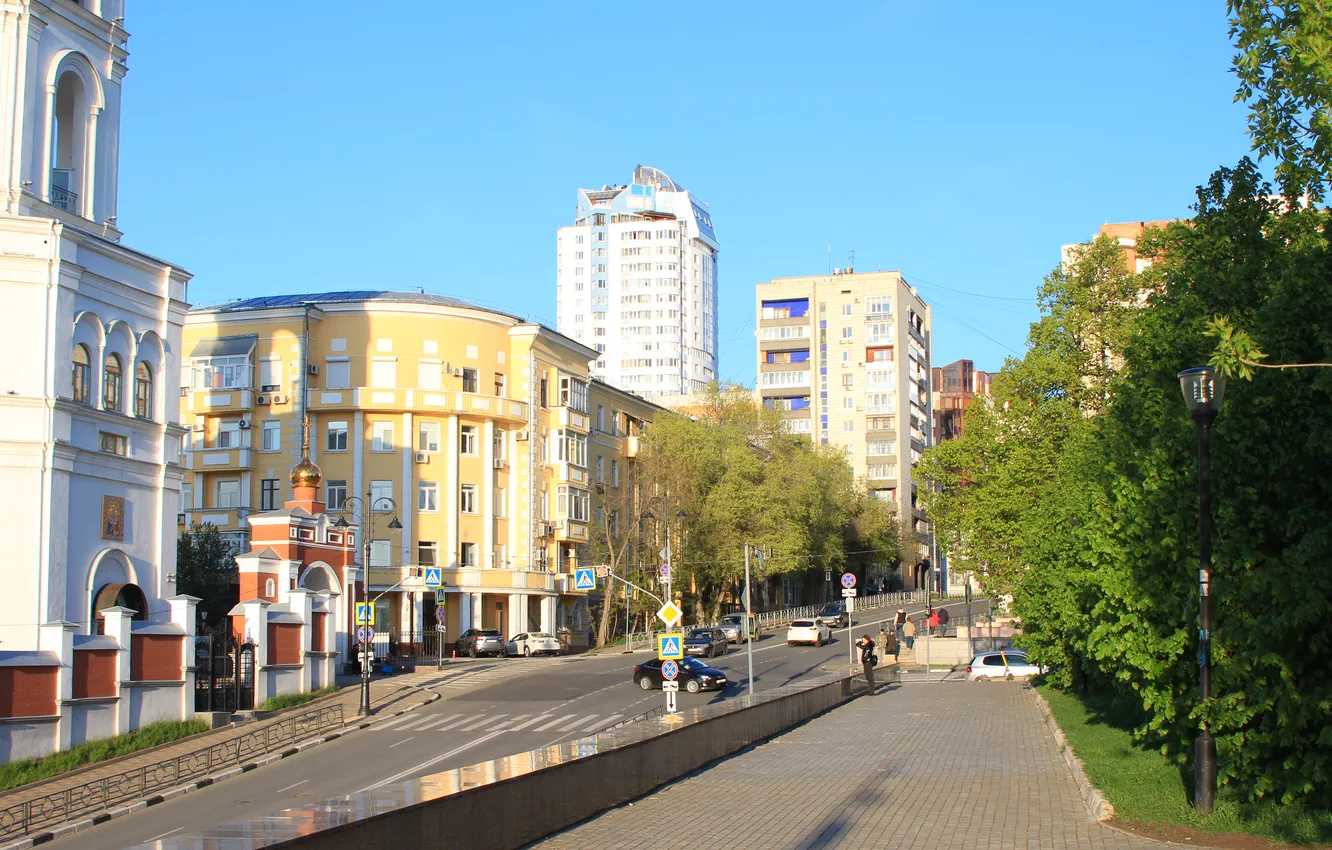 Photo wallpaper machine, the city, people, street, building, home, Russia, architecture