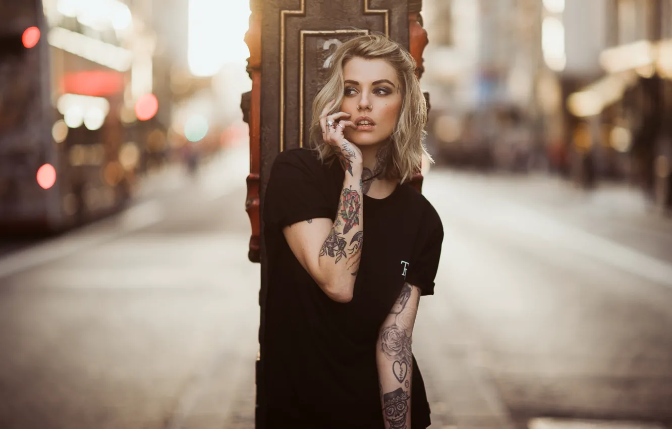 Photo wallpaper girl, black, Day, view, model, sun, street, t-shirt