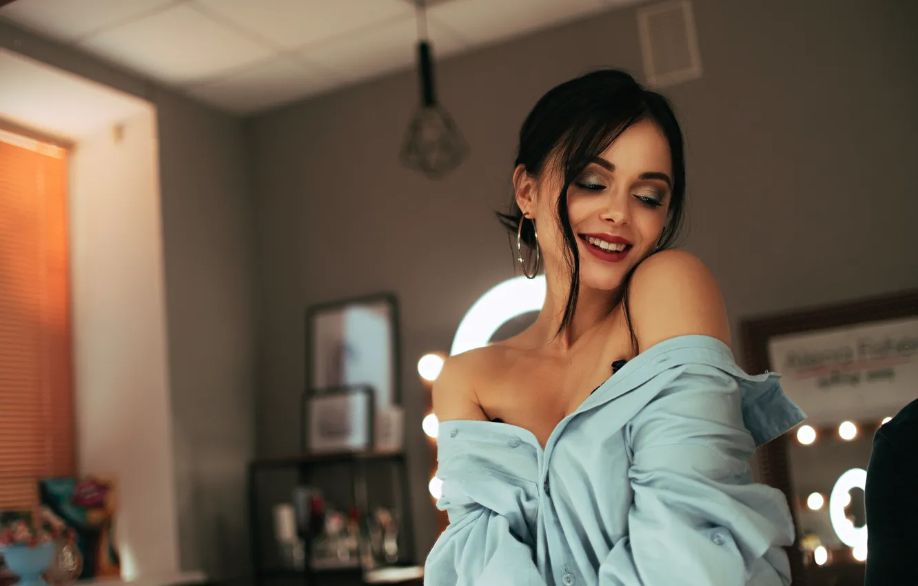 Photo wallpaper girl, light, smile, mirror, brunette, shirt, shoulders, Sasha Rusko