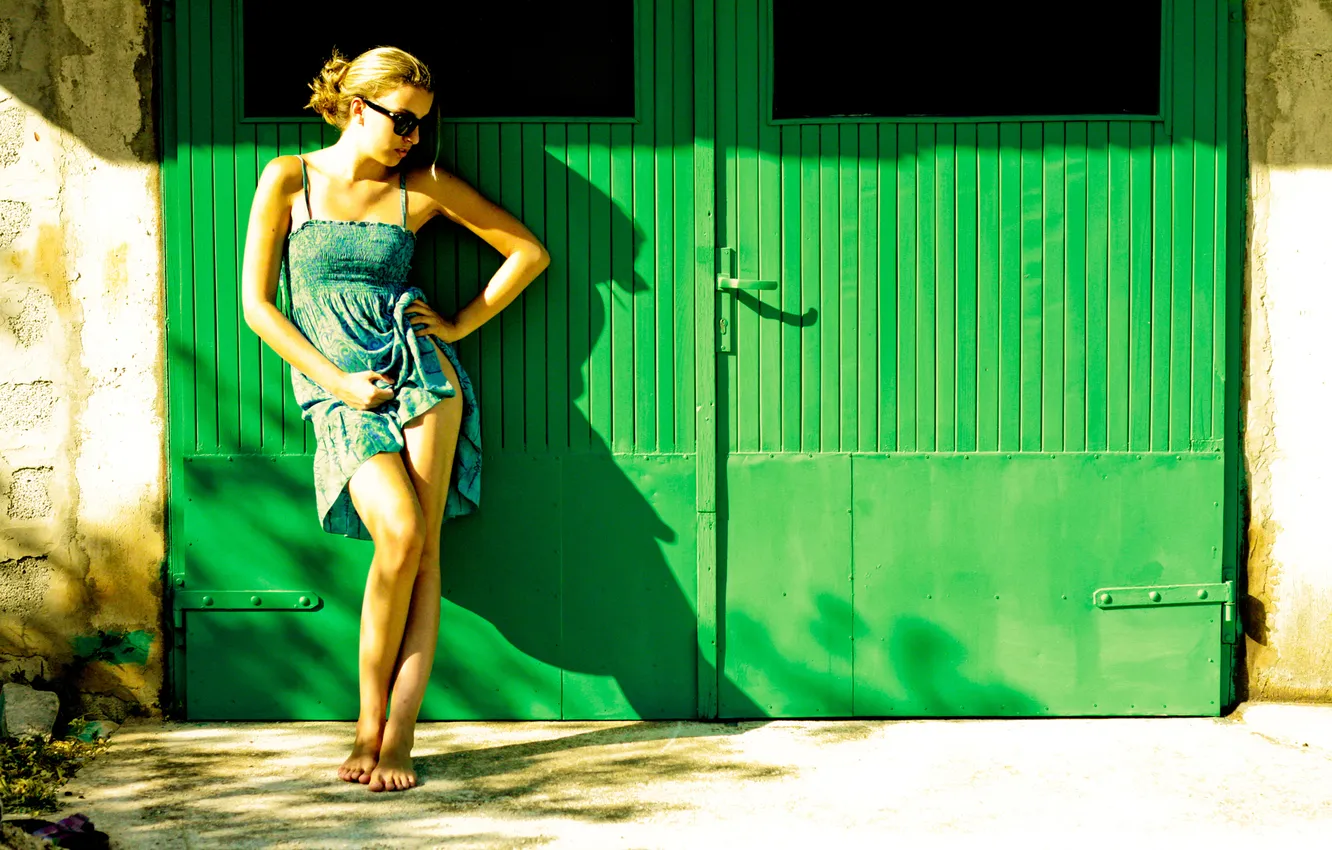 Photo wallpaper Girl, construction, posing