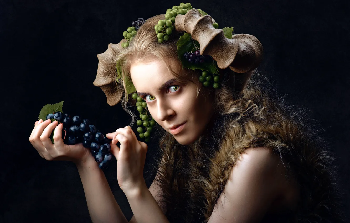 Photo wallpaper girl, emotions, Lena Korovashkina, Сraftiness