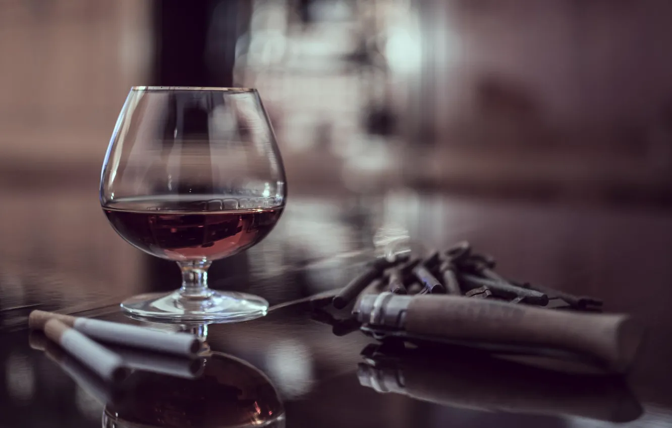 Photo wallpaper macro, table, glass, cigarette, cigar, cognac