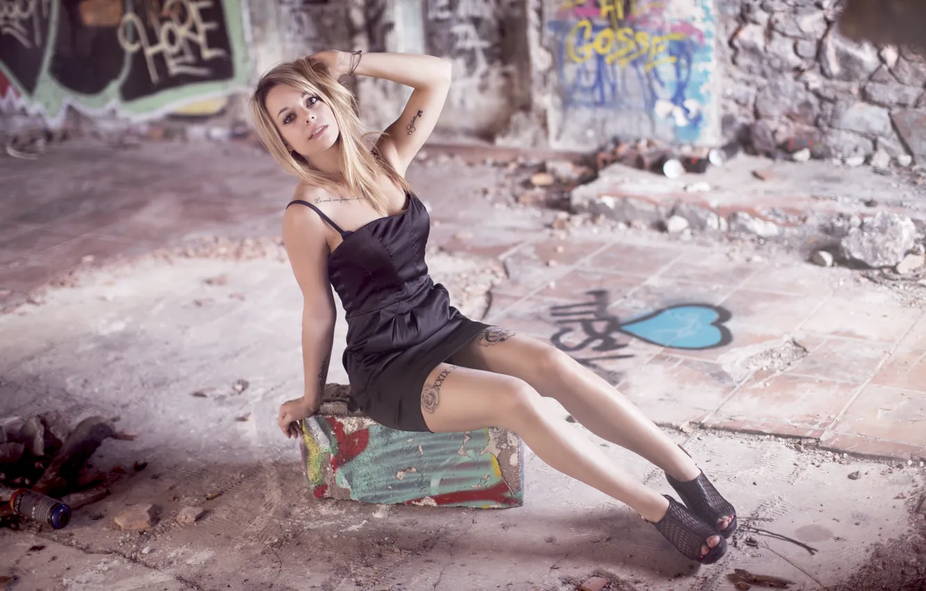 Photo wallpaper smile, model, beauty, blonde, pose, tattoos