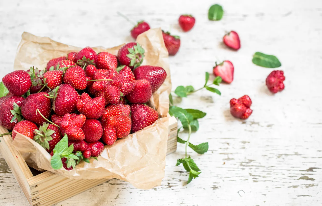 Photo wallpaper berries, strawberry, box