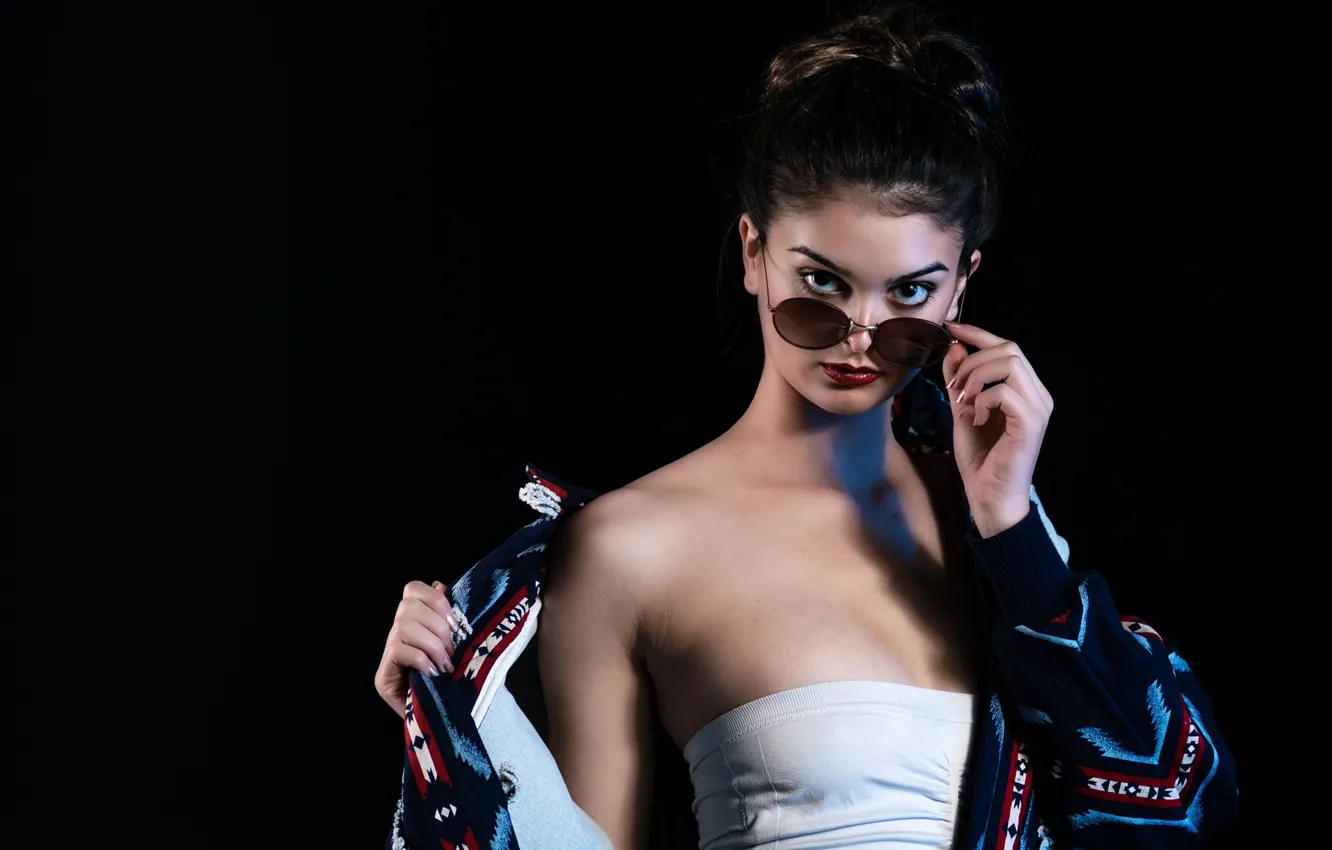 Photo wallpaper look, girl, glasses, black background