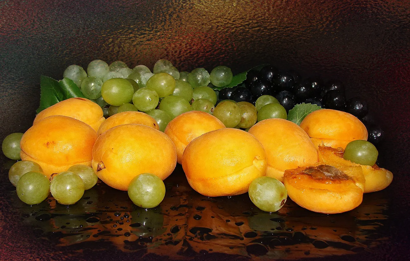 Photo wallpaper grapes, still life, apricots, the Wallpapers, author's photo by Elena Anikina