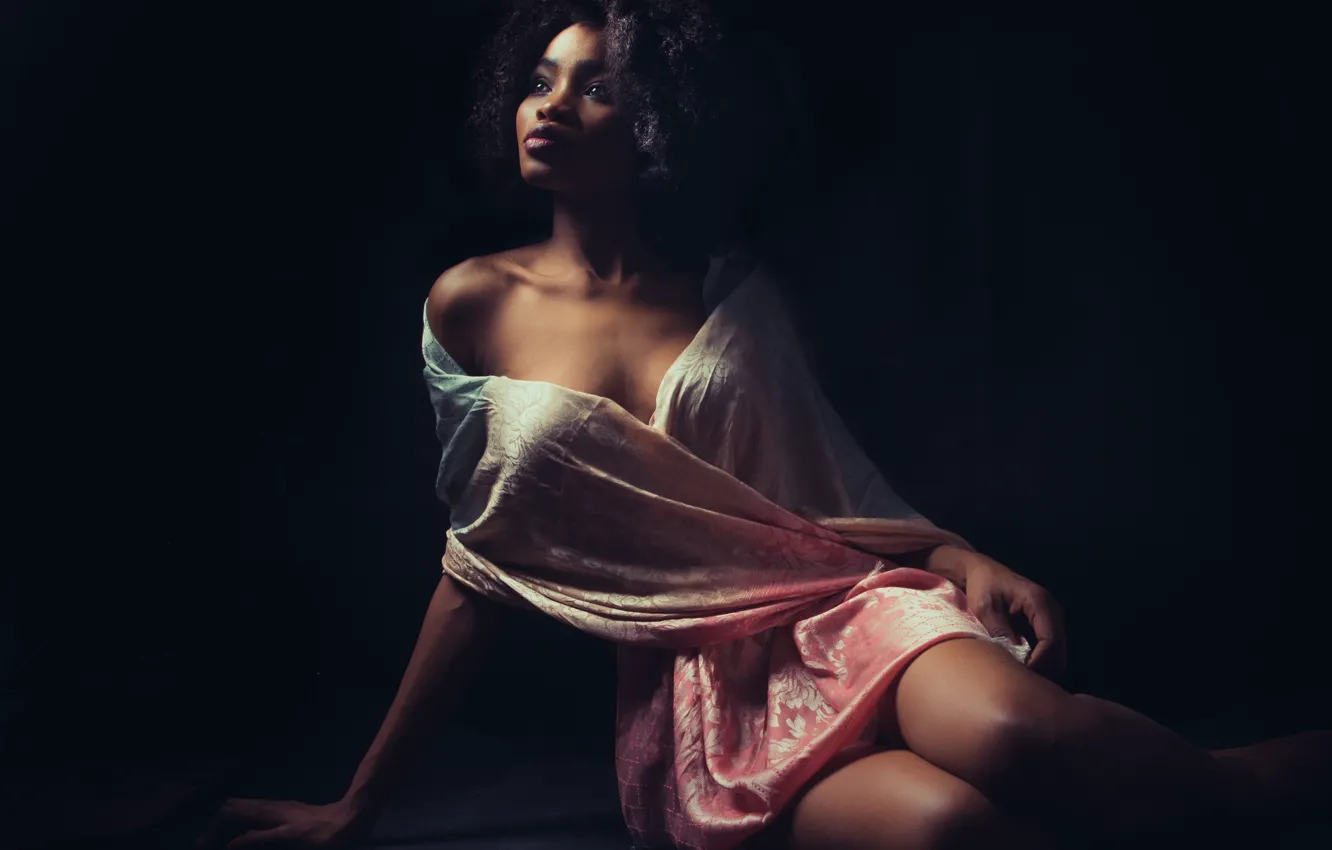 Photo wallpaper look, girl, light, in the dark, Lara