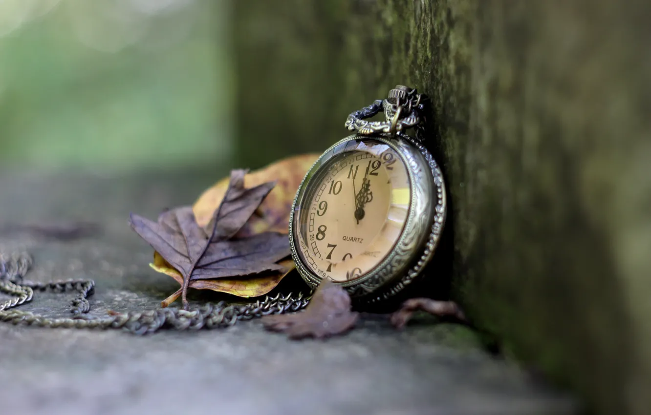 Photo wallpaper arrows, watch, figures, dial, chain