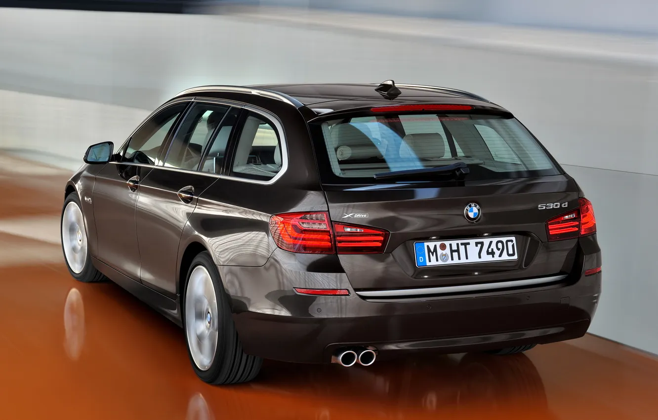 Photo wallpaper BMW, BMW, in motion, back, universal, xDrive, Touring, Modern Line