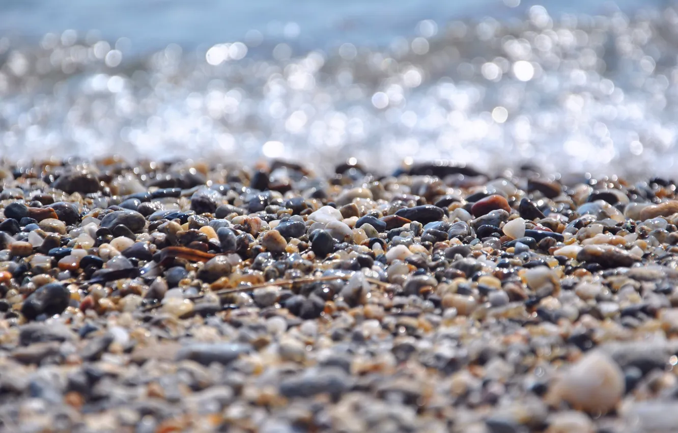 Photo wallpaper water, macro, light, glare, stones, shore, wave, pebbles