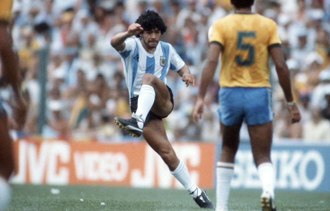 Photo wallpaper blow, maradona, 1982, the muscles of the legs, Argentina Brazil