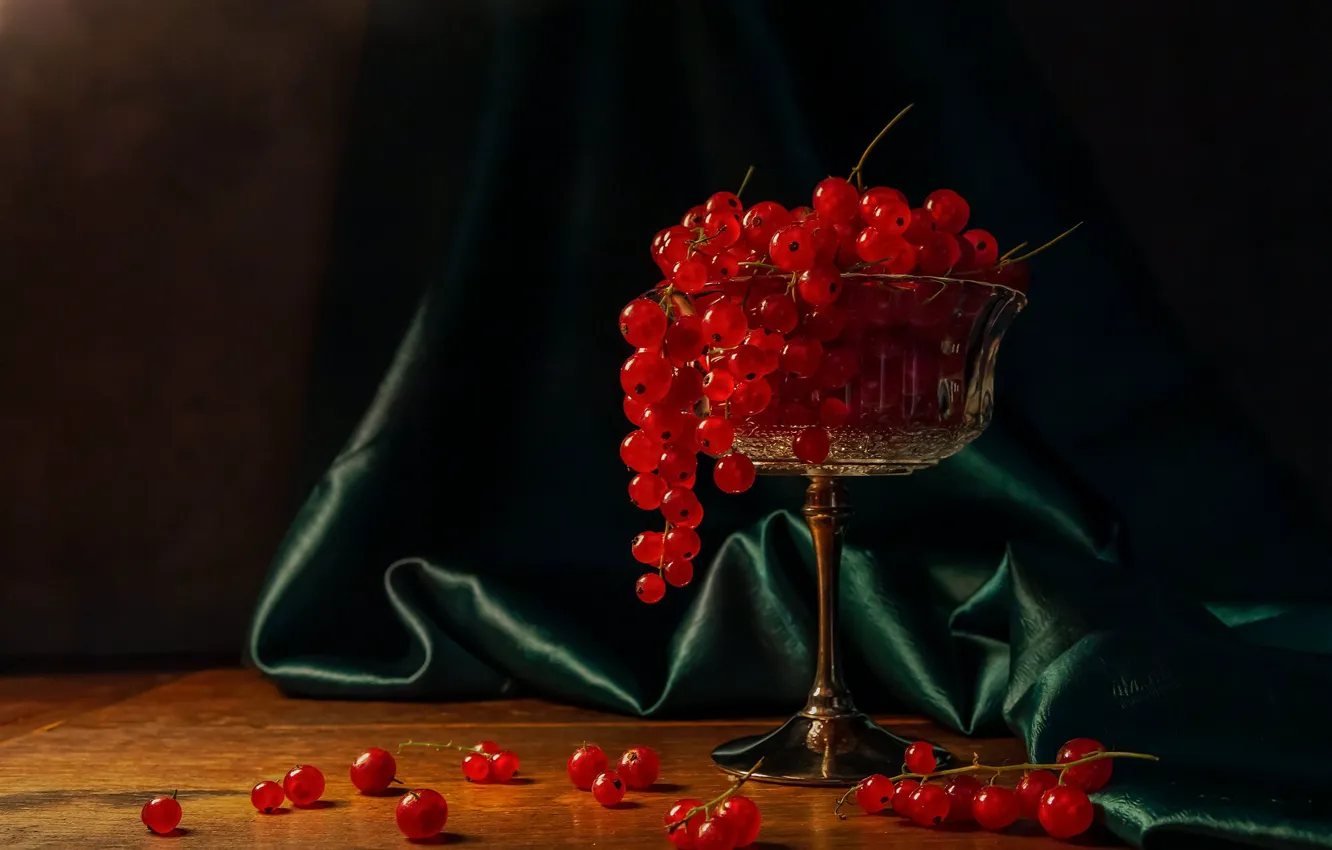 Photo wallpaper light, red, berries, the dark background, table, bunch, fabric, still life