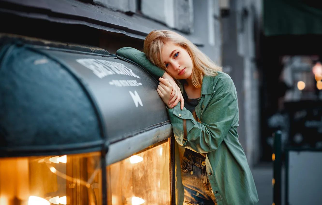 Photo wallpaper lights, girl, long hair, photo, blue eyes, model, street, lips
