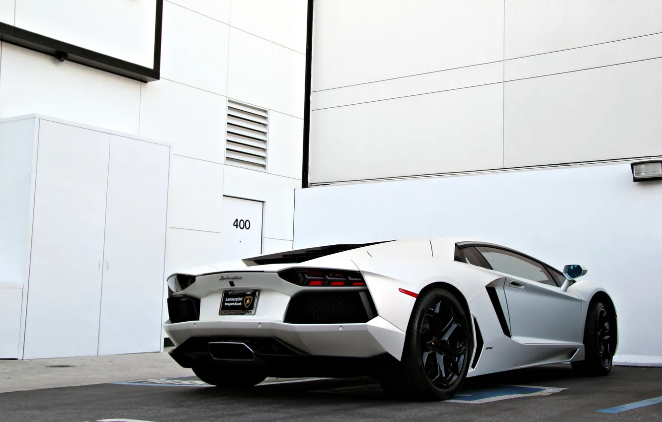 Photo wallpaper white, wall, Lamborghini, the door, Parking, white, rear view, LP700-4