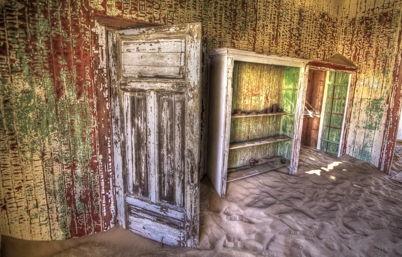 Photo wallpaper sand, room, the door