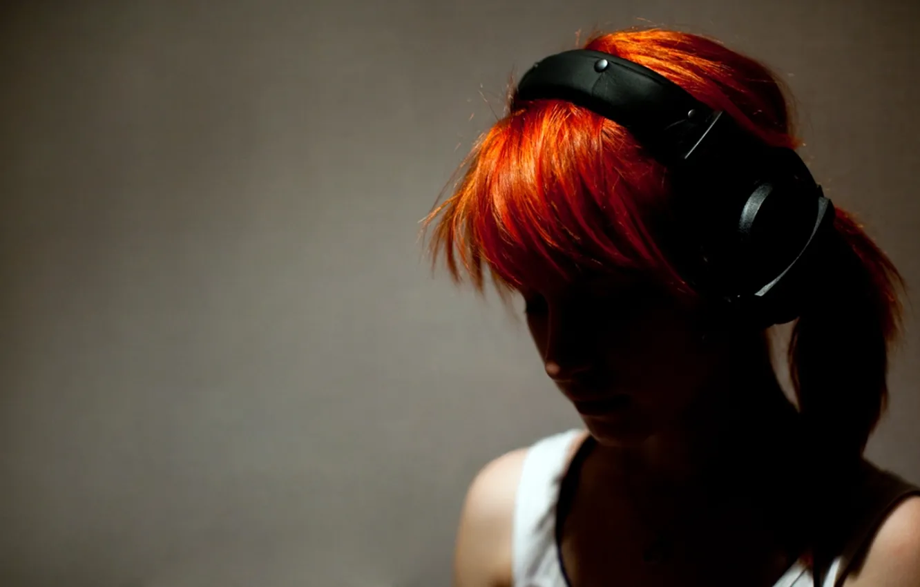 Photo wallpaper red, girl, headphones, rude, Hayley Williams