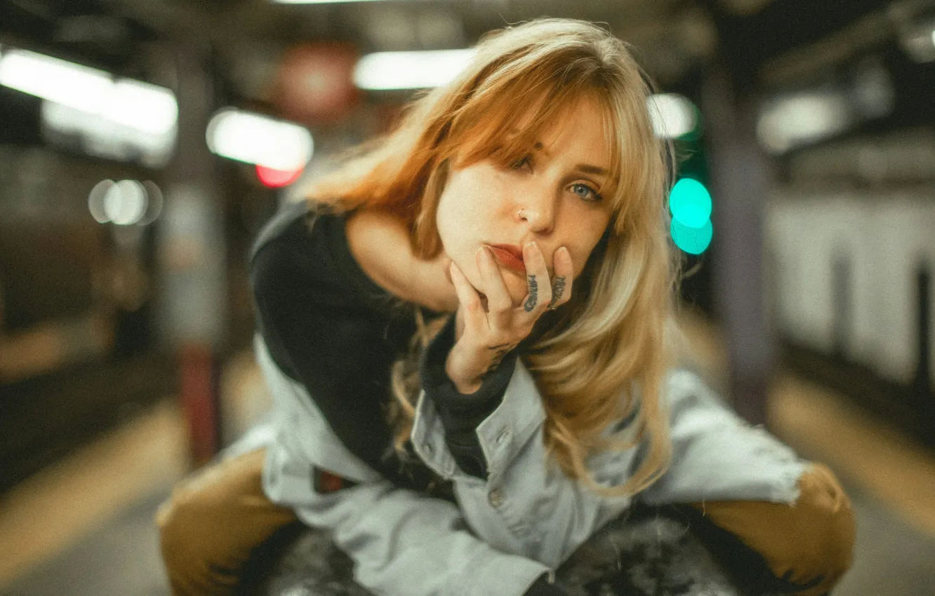 Photo wallpaper model, blonde, blurred background, Jessica Christian