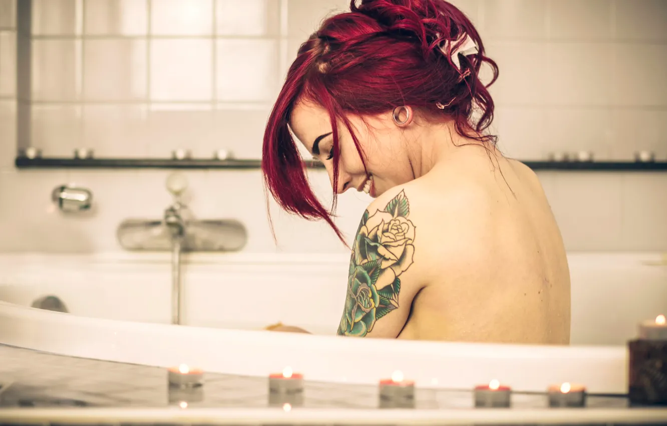 Photo wallpaper girl, laughter, candles, tattoo, bath