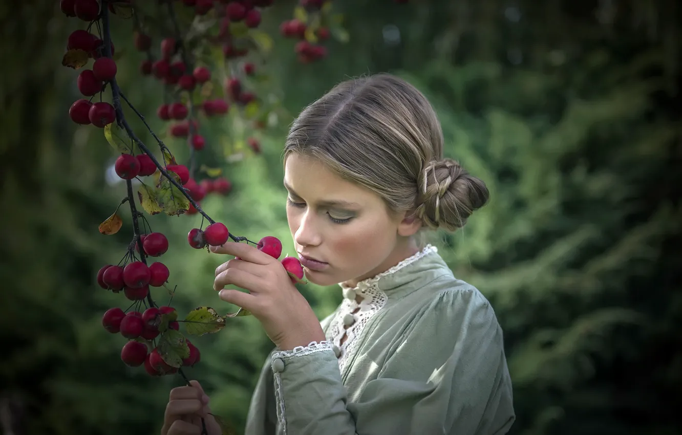 Photo wallpaper girl, apples, garden